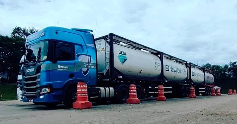 Entenda como é feito o transporte de produtos perigosos